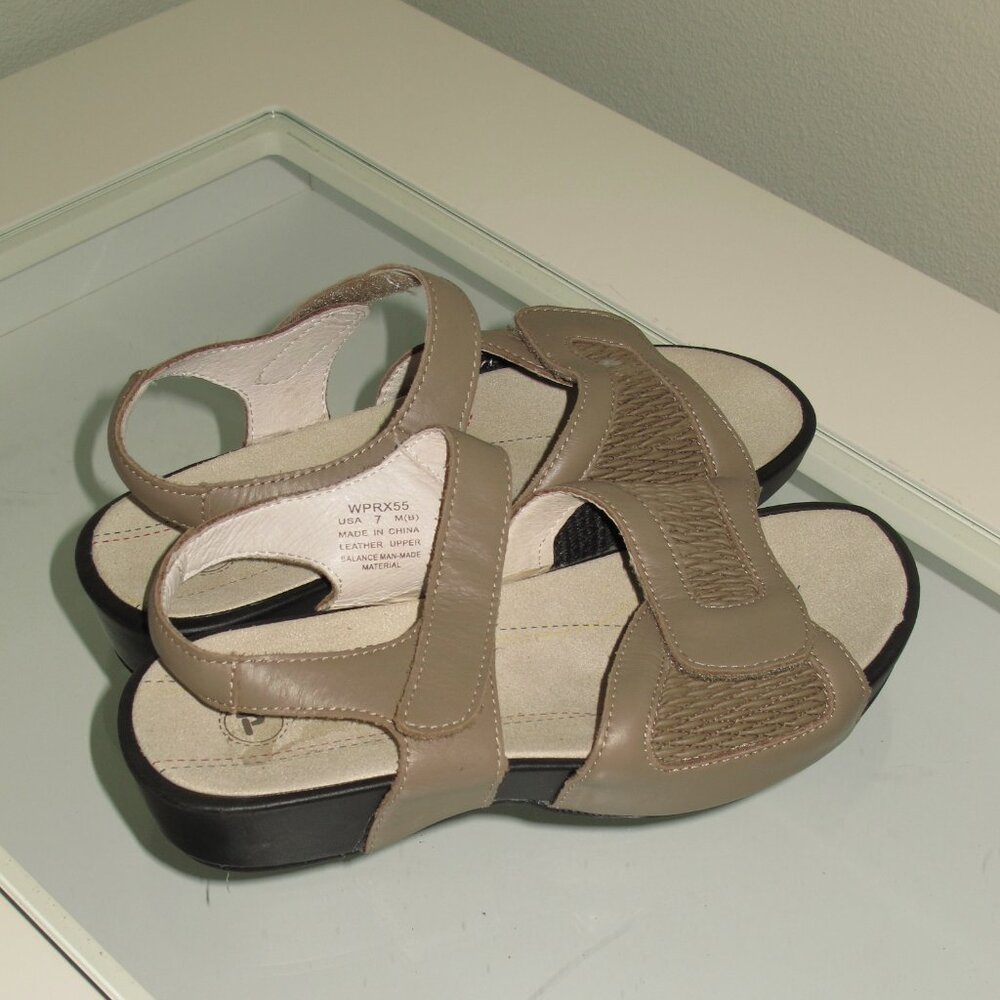 Women’s Propet Leather Sandals Sz 7